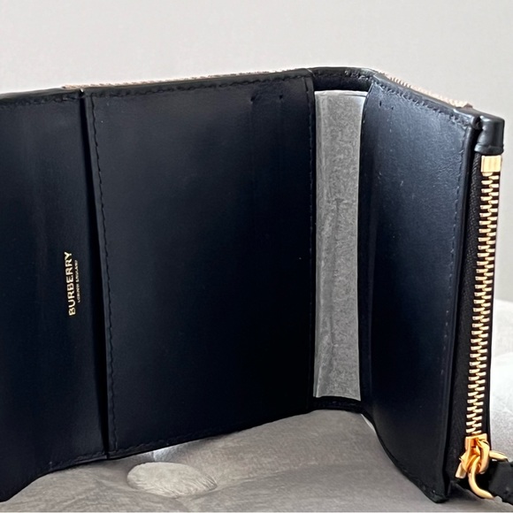 Burberry Bifold Wallet in Black - Picture 5 of 11